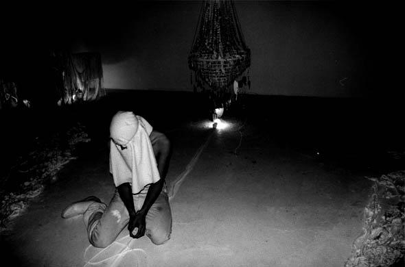 Terence KOH performance photo by Dean Sameshima