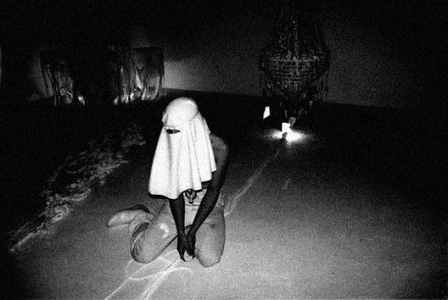 Terence KOH performance photo by Dean Sameshima